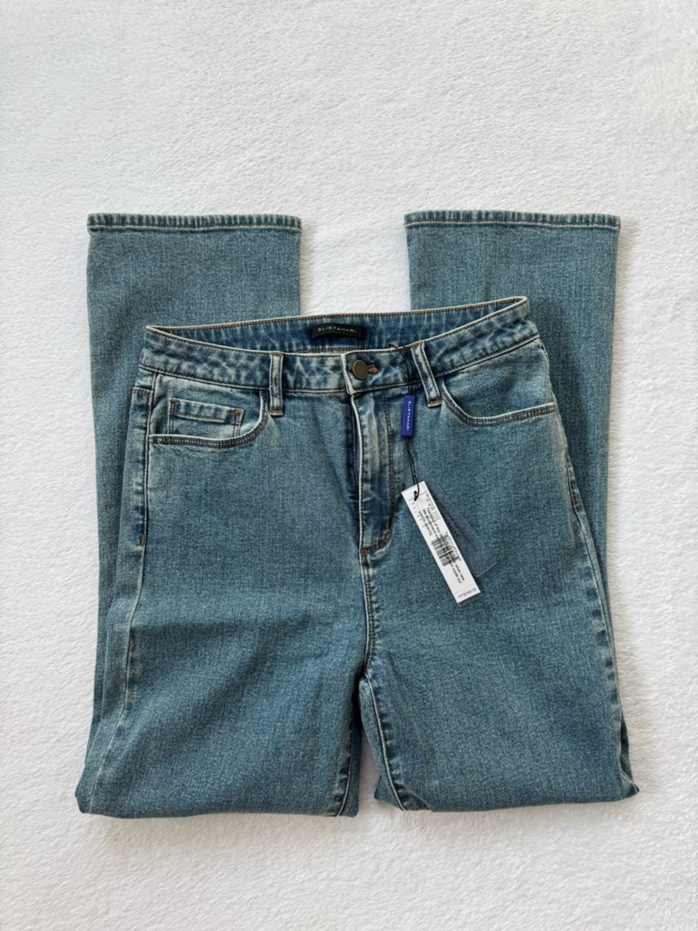 Elle Tahari - Straight Jeans in Light Blue